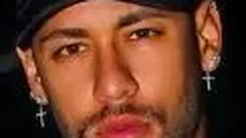 “库库力挽狂澜，蓝军战神力克巴萨！无可争议，他必稳坐国家队主力之位！”