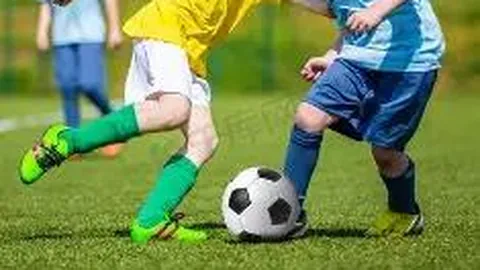 艾登-海文曼最新动态：摆脱拐杖，配护靴步出王权球场